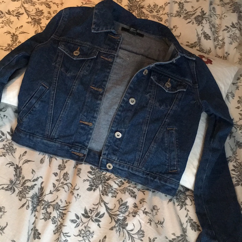 Cropped denim jacket